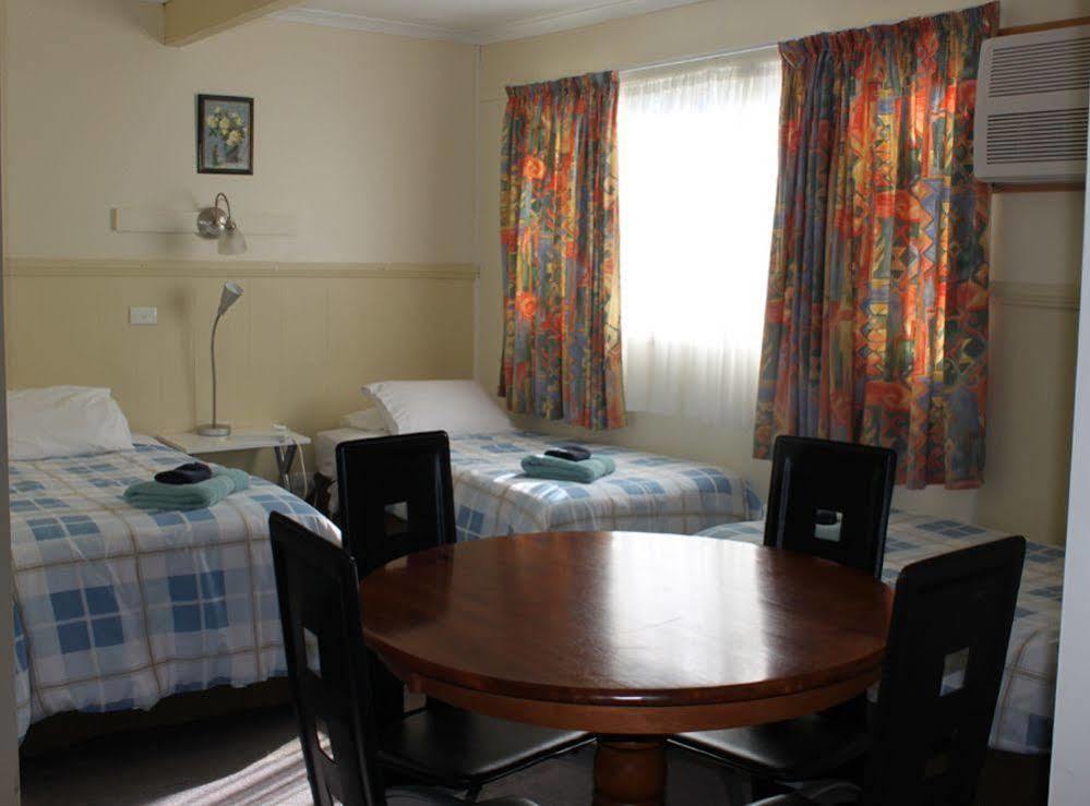 Kaniva Midway Motel Экстерьер фото